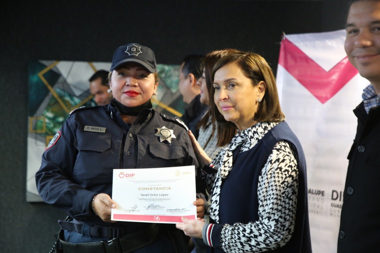 Capacitan a servidores públicos de Guadalupe en lenguaje de señas - El ...