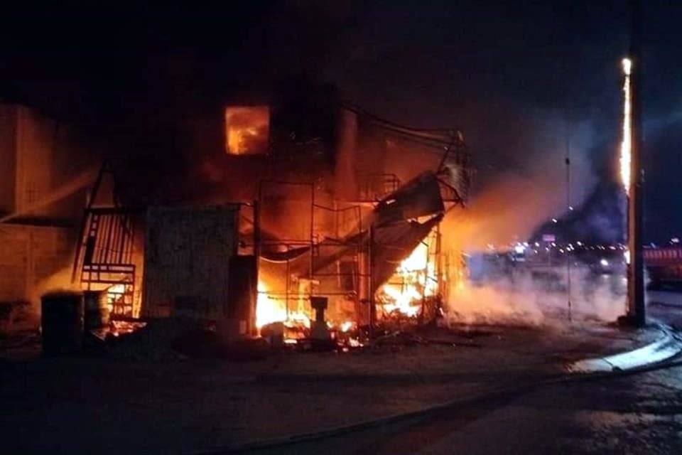 Dos casas y locales comerciales fueron atacados con bombas molotov por criminales en el municipio de Zuazua, tras negarse a pagar un presunto cobro de piso.