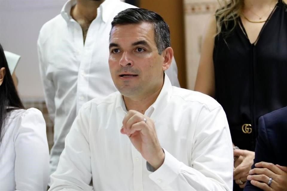 En el Congreso de Nuevo León, diputados buscan remover a Mauro Guerra de su puesto como presidente de la Mesa Directiva.