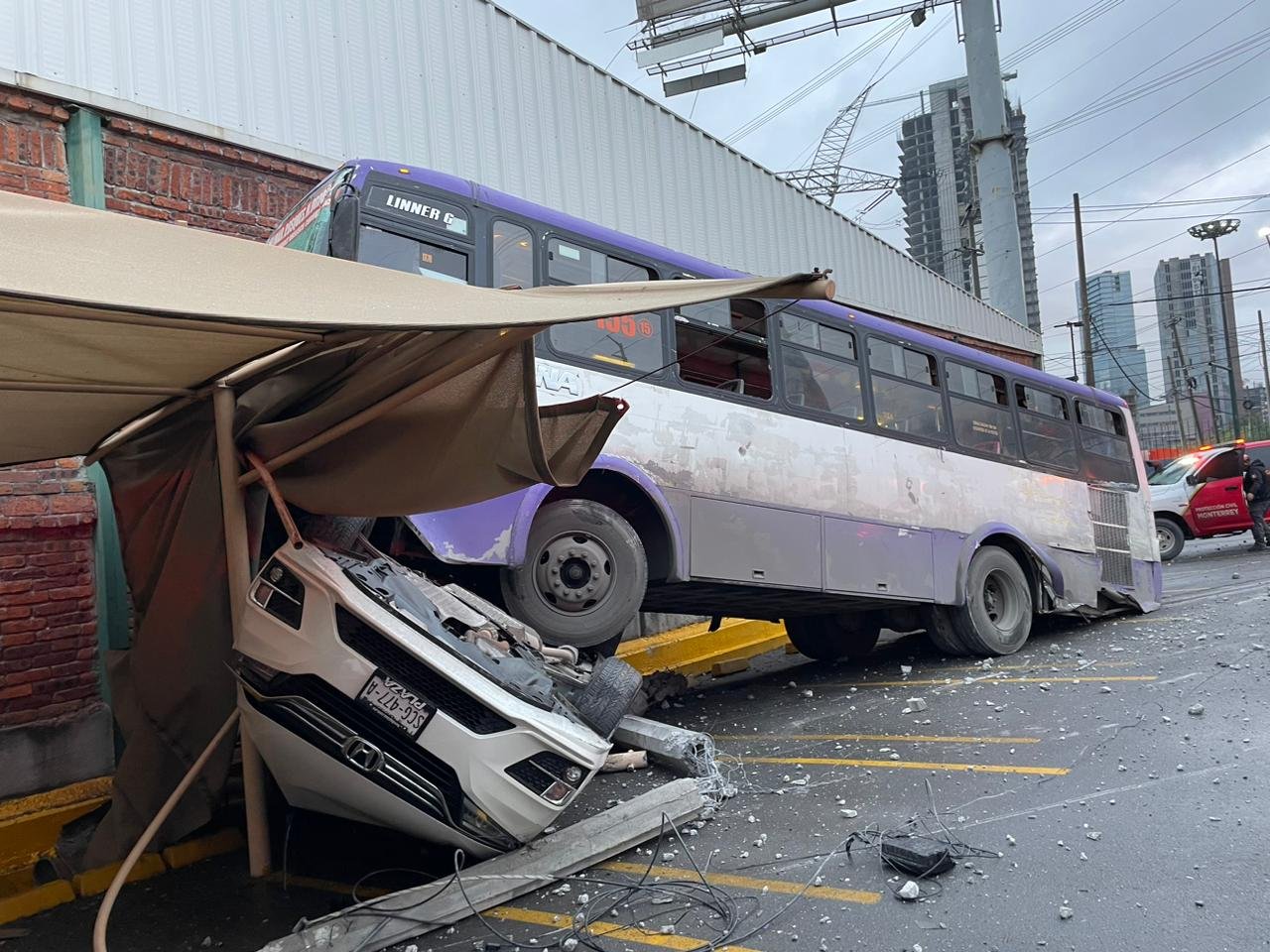 El choque se presentó durante la mañana de este lunes en el municipio de Monterrey.