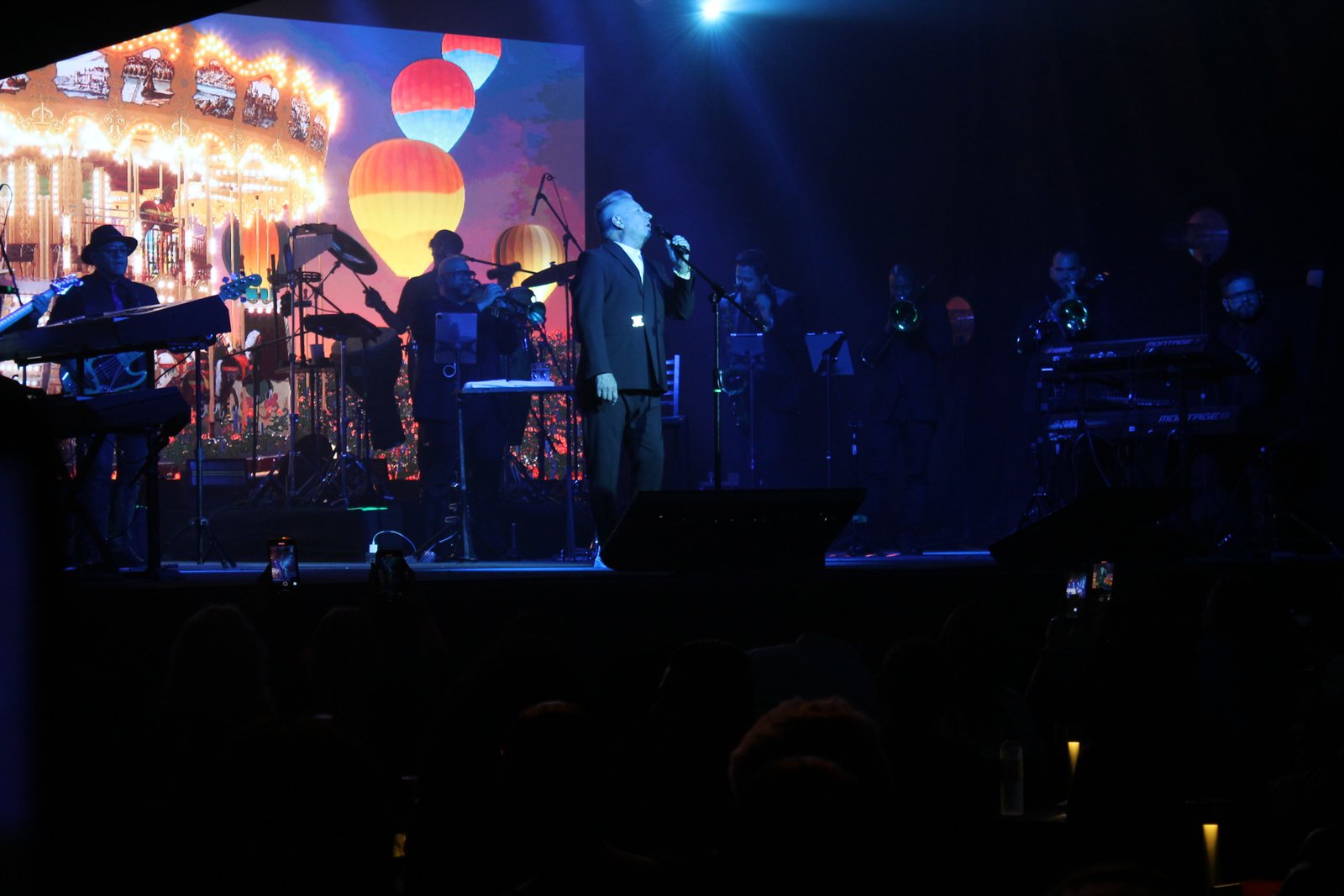 El Auditorio Cumbres con un lleno total, recibió al artista argentino nacionalizado venezolano, colombiano, dominicano y estadounidense.