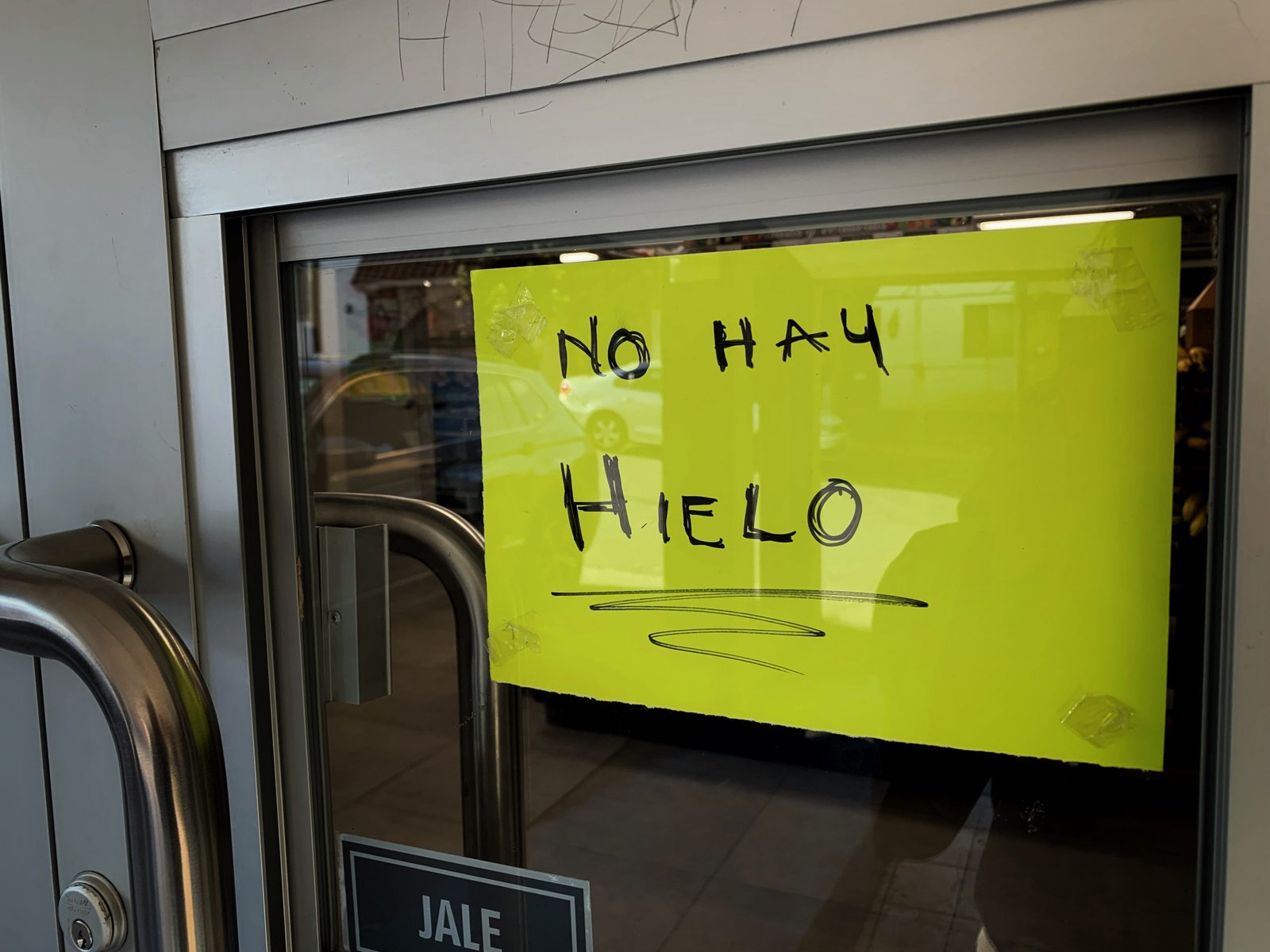 Profeco niega y desmiente el aparente desabasto de hielo y agua embotellada