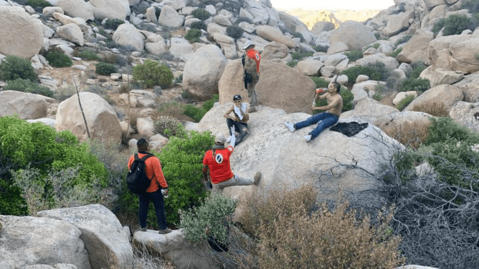 Encuentran a migrantes abandonados en La Rumorosa, Tecate, Baja California