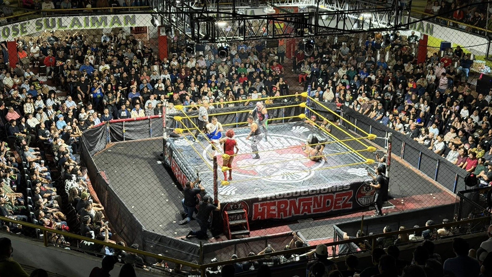 La Arena José Sulaimán cerró el año con casa llena