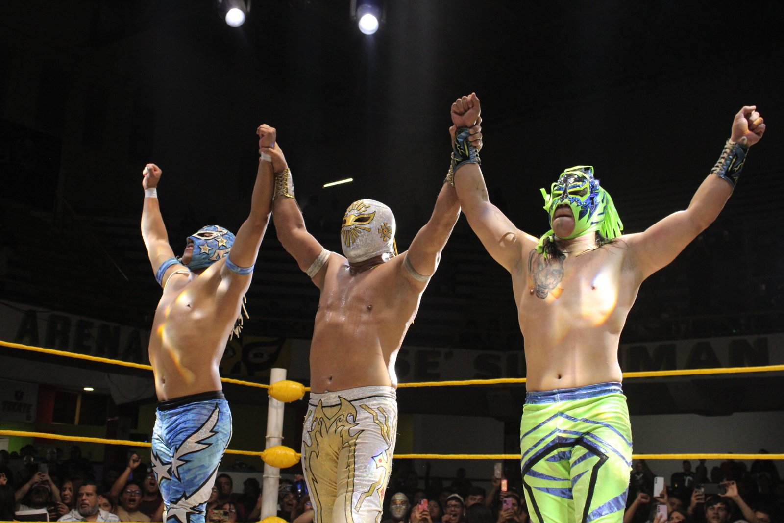 Místico sella el triunfo sobre Soberano Jr. con "La Mística"