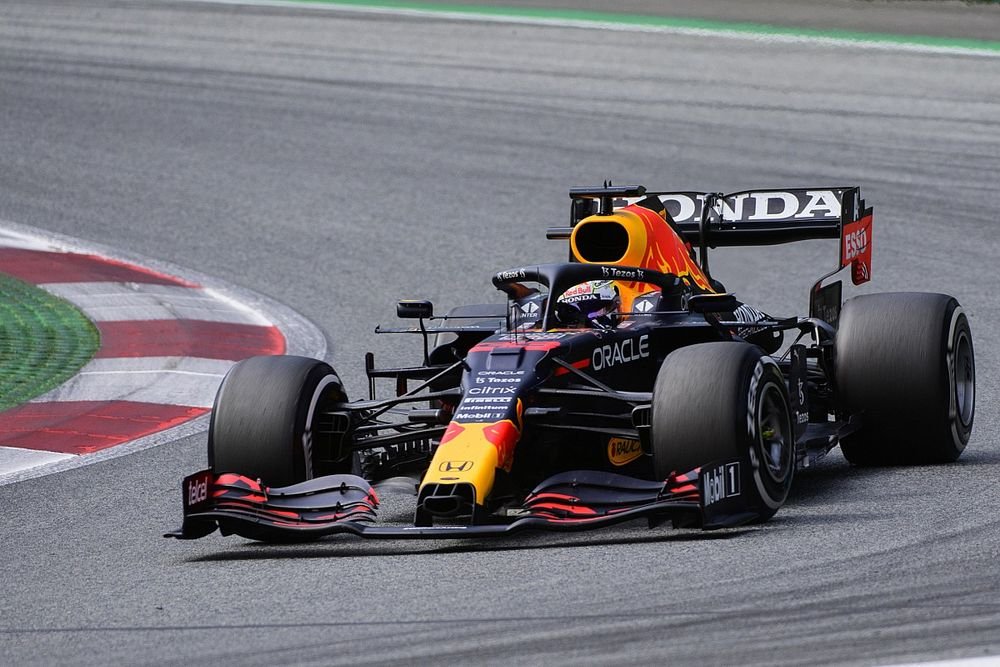 Verstappen domina la primera jornada de pruebas de la F1