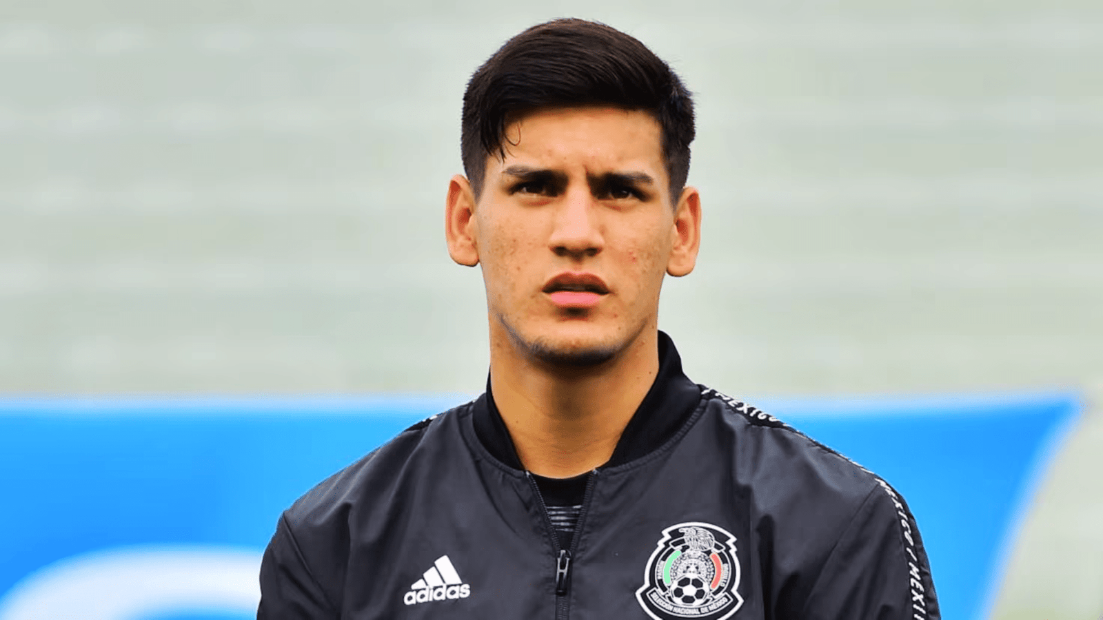 El Vasco aguirre analiza incluir a joven defensor a lista definita de cara al Mundial