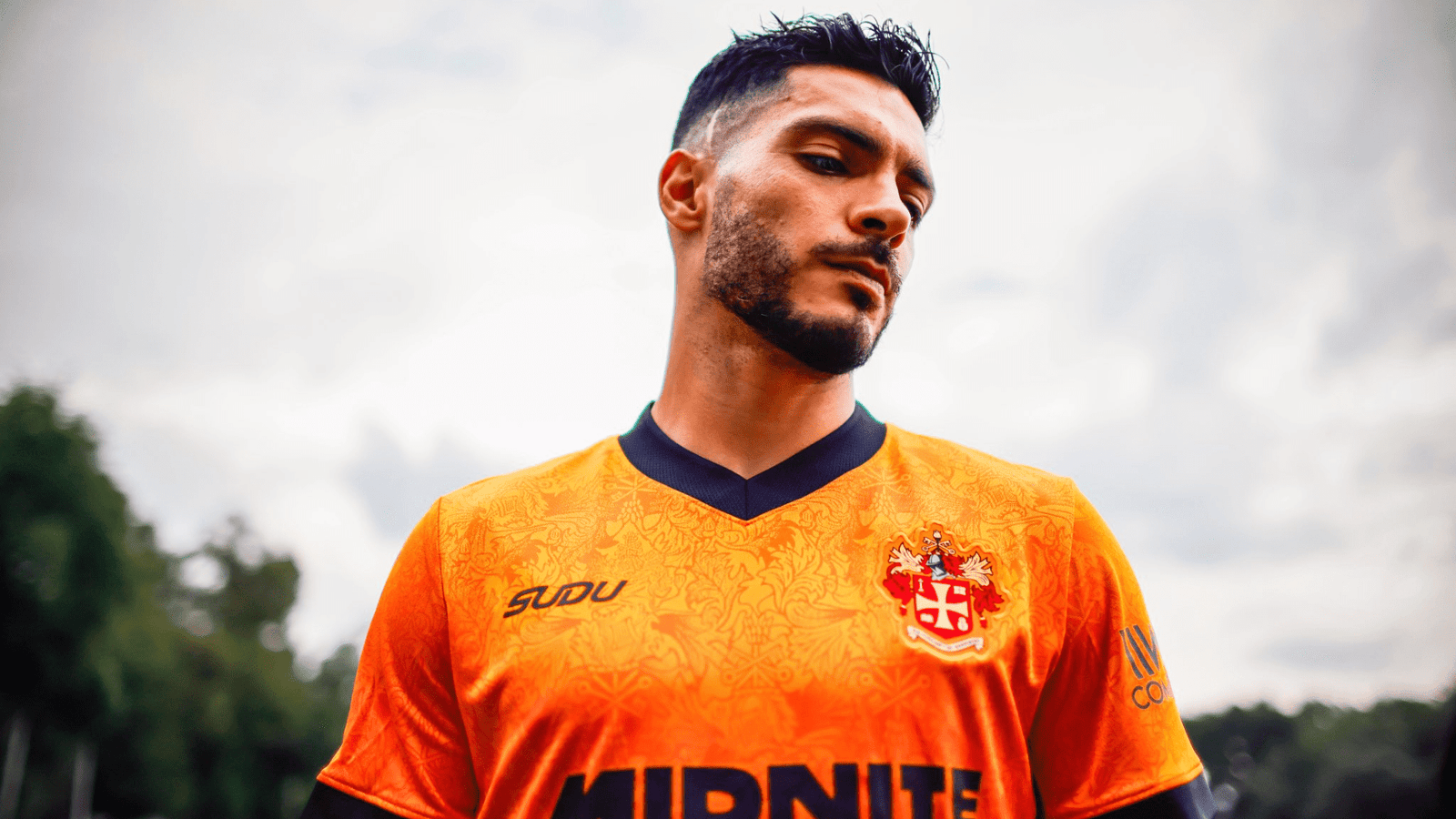 El Lobo Mexicano regresa a los Wolves por dos temporadas