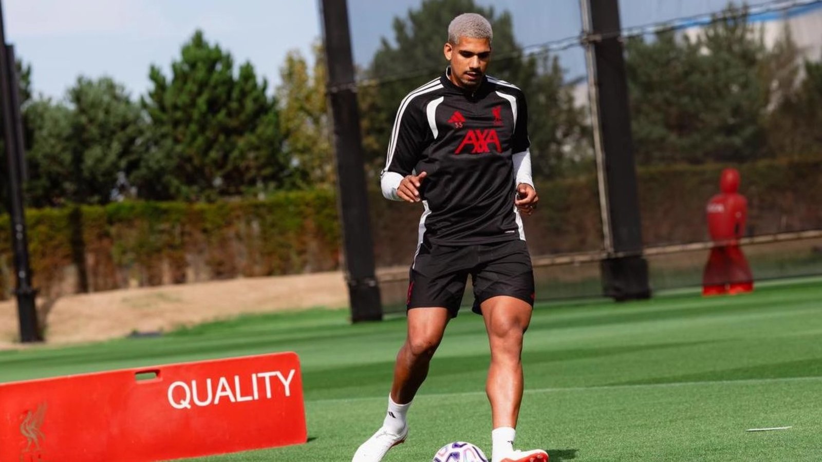 Ronald Araújo en su primer entrenamiento con Liverpool FC